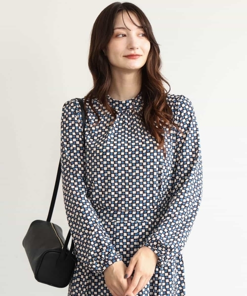 MK MICHEL KLEIN（エムケーミッシェルクラン）の「[洗える]スクエア幾何柄スタンドネックカットソー（Tシャツ/カットソー・レディース・ブルー/ベージュ・38）」の4枚目の写真