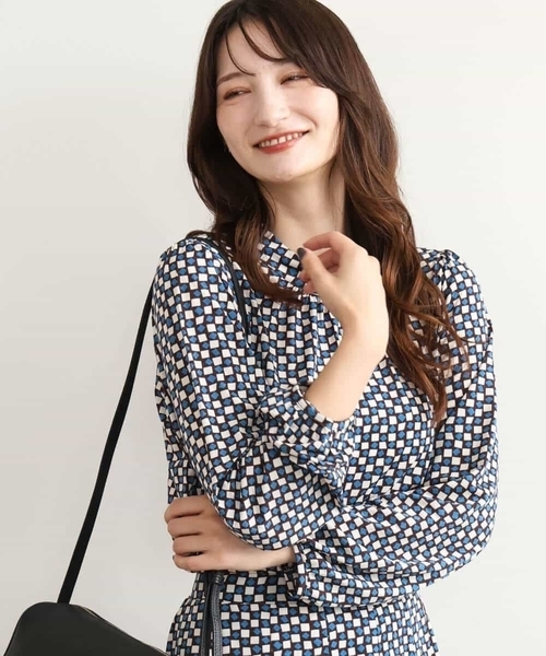 MK MICHEL KLEIN（エムケーミッシェルクラン）の「[洗える]スクエア幾何柄スタンドネックカットソー（Tシャツ/カットソー・レディース・ブルー/ベージュ・38）」の5枚目の写真