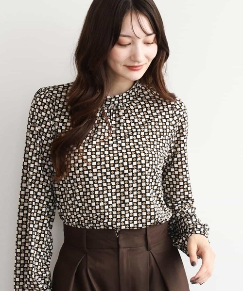 MK MICHEL KLEIN（エムケーミッシェルクラン）の「[洗える]スクエア幾何柄スタンドネックカットソー（Tシャツ/カットソー・レディース・ブルー/ベージュ・38）」の17枚目の写真
