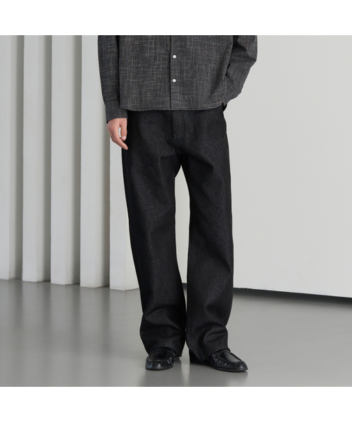 HYOJI(ヒョージ)の「26 FW ノンフェイド ストレート デニムパンツ (2カラー)(デニムパンツ・メンズ・ダークブルー/ブラック・X-LARGE/L/M/SMALL)」の1枚目の写真