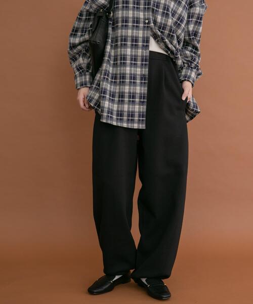 ITEMS URBANRESEARCH（アイテムズ アーバンリサーチ）の「ダンボールバレルパンツ（その他パンツ・レディース・グレー/ブラック・FREE）」の2枚目の写真