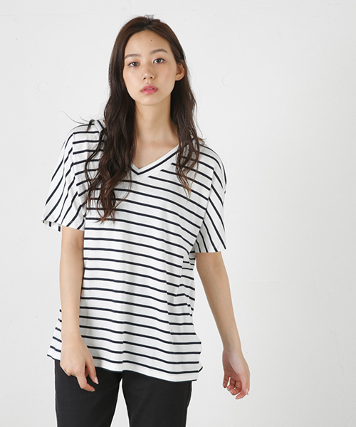MOUSSY(マウジー)の「ERI LOOSE TSJ(Tシャツ/カットソー・レディース・ホワイト系その他/ホワイト/ピンク/ライトブラック/カーキ/ボルドー・FREE)」の1枚目の写真