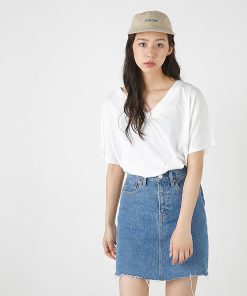 MOUSSY(マウジー)の「ERI LOOSE TSJ(Tシャツ/カットソー・レディース・ホワイト系その他/ホワイト/ピンク/ライトブラック/カーキ/ボルドー・FREE)」の2枚目の写真