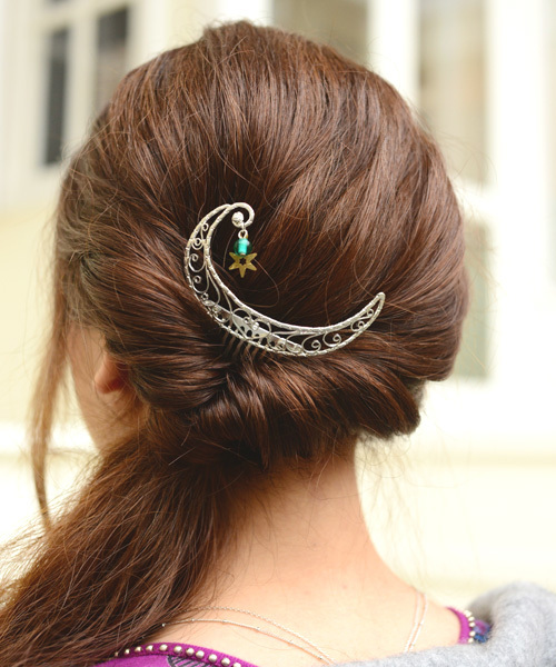 チャイハネ(チャイハネ)の「【チャイハネ】クレセントムーン★フィリグリーワークヘアコーム(その他ヘアアクセサリー・レディース・ゴールド/シルバー・FREE)」の1枚目の写真
