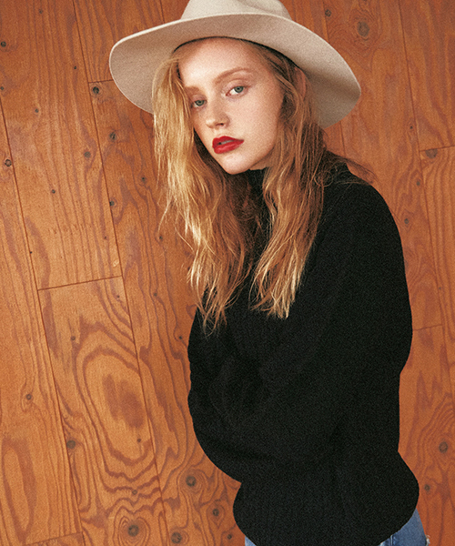 MOUSSY（マウジー）の「HI NECK RIB SWEATER（ニット/セーター・レディース・ピンク/ブラック/ベージュ/オフホワイト・FREE）」の3枚目の写真