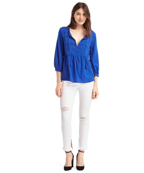 GAP（ギャップ）の「Gap 刺繍タッセル スプリットネックライン トップス（シャツ/ブラウス・レディース・ホワイト/ブルー・XXS/S/L/M/XS）」の4枚目の写真