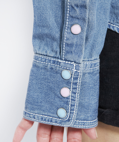 X-girl（エックスガール）の「Xgirl Halfman XG TOUR WASHED DENIM SHIRT（シャツ/ブラウス・レディース・ライトインディゴブルー・SMALL/MEDIUM）」の8枚目の写真