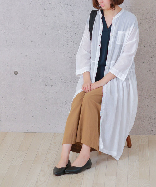 menue(メヌエ)の「ポインテッドトゥ Vカットデザイン ローヒール パンプス(パンプス・レディース・ブラウン/アイボリー/ライトブラウン/ブラック/グレイッシュベージュ・M/SS/LL/3L/L/S)」の14枚目の写真