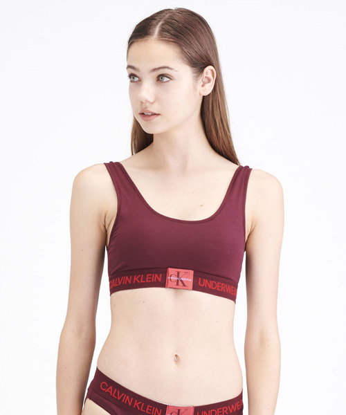Calvin Klein Underwear（カルバンクラインアンダーウェア）の「MONOGRAM ライトラインド ブラレット（スポーツブラ・レディース・グレー/ブラック/パープル/レッド/ホワイト・M/L/S）」の5枚目の写真