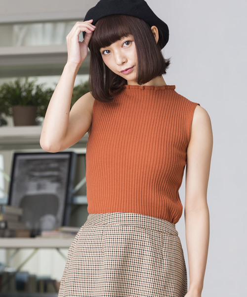 WEGO（ウィゴー）の「WEGO/フリルハイネックノースリーブニット（ニット/セーター・レディース・オフホワイト/ダークグリーン/ワイン/ダークオレンジ/マスタード/ブラック・FREE）」の6枚目の写真