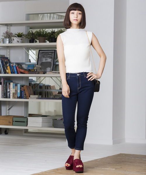 WEGO（ウィゴー）の「WEGO/フリルハイネックノースリーブニット（ニット/セーター・レディース・オフホワイト/ダークグリーン/ワイン/ダークオレンジ/マスタード/ブラック・FREE）」の14枚目の写真