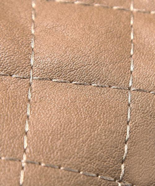Soareak（ソアリーク）の「【DANIELLE NICOLE】 キルティングスクエアポシェット（ショルダーバッグ・レディース・ブラック/ベージュ/パープル/ワイン・FREE）」の11枚目の写真