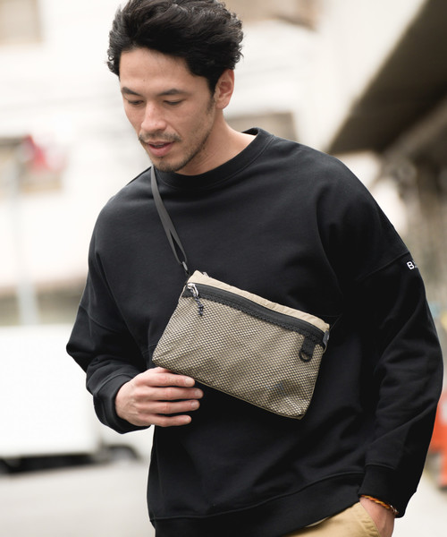 BAYFLOW(ベイフロー)の「ネオプレーンLITEサコッシュバッグ(ボディバッグ/ウエストポーチ)」|ベージュ