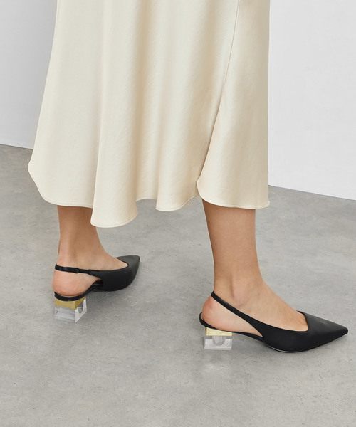 CHARLES & KEITH(チャールズ & キース)の「アクセントルーサイトヒールスライダー / Accented Lucite Heel Slingbacks(サンダル・レディース・ブラック/アイボリー・22.5cm/23cm/23.5cm/24.5cm/25cm)」の3枚目の写真