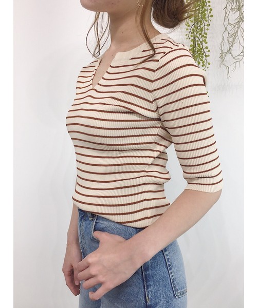 CLEA(クレア)の「キーネック ボーダーリブニット Tシャツ(Tシャツ/カットソー・レディース・ホワイト/ブラック/ベージュ・FREE)」の4枚目の写真