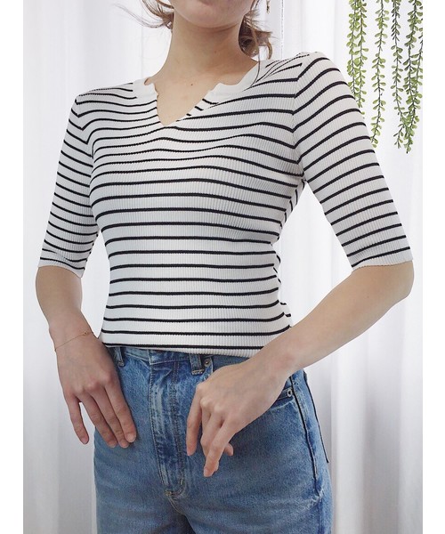 CLEA(クレア)の「キーネック ボーダーリブニット Tシャツ(Tシャツ/カットソー・レディース・ホワイト/ブラック/ベージュ・FREE)」の8枚目の写真