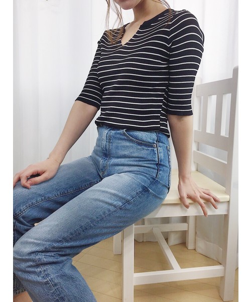 CLEA(クレア)の「キーネック ボーダーリブニット Tシャツ(Tシャツ/カットソー・レディース・ホワイト/ブラック/ベージュ・FREE)」の11枚目の写真