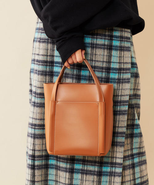 BEAUTY&YOUTH UNITED ARROWS（ビューティーアンドユースユナイテッドアローズ）の「BY スクエアステッチショルダーバッグ -2WAY-（ショルダーバッグ・レディース・ブラック/ブラウン/コバルトブルー・FREE）」の17枚目の写真