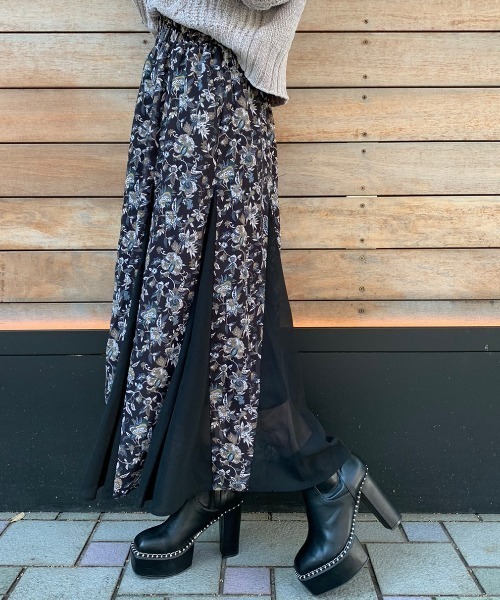 ENVYM(アンビー)の「ヘムスウィッチングロングSK(スカート・レディース・ブラック/ベージュ・FREE)」の5枚目の写真