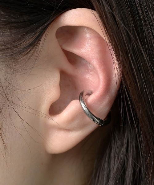 Fun & Daily（ファンアンドデイリー）の「F&D : クリップサークルイヤーカフ（イヤーカフ・レディース・ブラック/シルバー/ゴールド・FREE）」の13枚目の写真