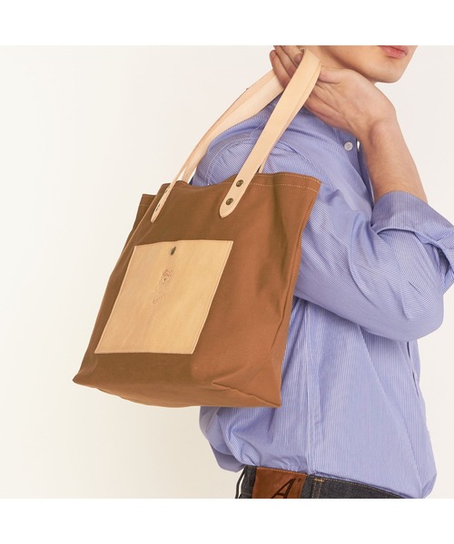 IL BISONTE(イルビゾンテ)の「IL BISONTE / CANVAS x LEATHER / トートバッグ(トートバッグ・レディース・ブラック/ダークブラウン/レッド/ライトブラウン/ブラック×ブラック/ブラック系その他/ライトオリーブ/ダークブラウン系/ネイビー・FREE)」の14枚目の写真