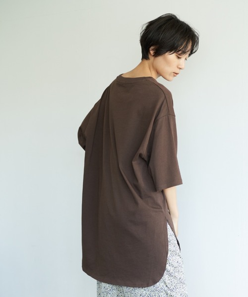 AMERICAN HOLIC（アメリカンホリック）の「前後差5分袖カットチュニック　＊（Tシャツ/カットソー・レディース・オフホワイト/チャコールグレー/ブラウン/サックスブルー/ベージュ・FREE）」の3枚目の写真