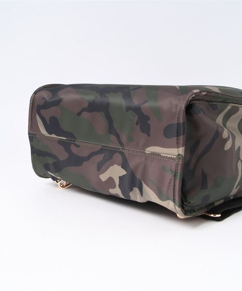 cache cache（カシュ カシュ）の「カシュカシュ cachecache / 11ポケットパーテーションリュックサック（バックパック/リュック・レディース・ブラック/グレー系その他/カモフラージュ・FREE）」の5枚目の写真