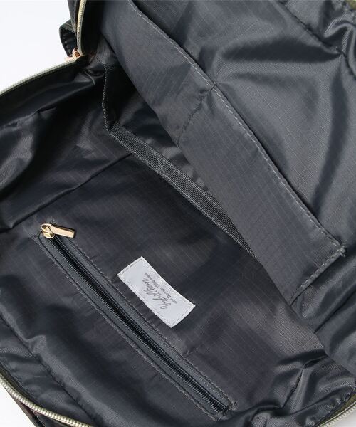 cache cache（カシュ カシュ）の「カシュカシュ cachecache / 11ポケットパーテーションリュックサック（バックパック/リュック・レディース・ブラック/グレー系その他/カモフラージュ・FREE）」の6枚目の写真