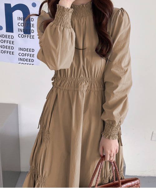ABITOKYO(アビトーキョー)の「シャーリング ティアード ワンピース(ワンピース・レディース・ホワイト/ライトグレー/ベージュ/パープル/サックスブルー/ダークグレー/ブラック/ネイビー/ブルーグレー・FREE)」の6枚目の写真