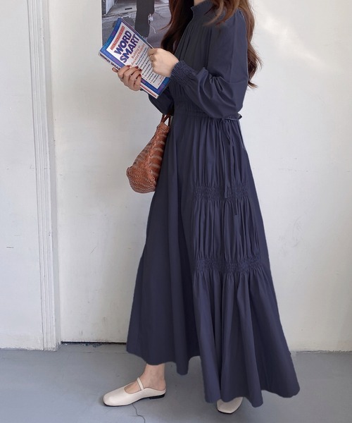 ABITOKYO(アビトーキョー)の「シャーリング ティアード ワンピース(ワンピース・レディース・ホワイト/ライトグレー/ベージュ/パープル/サックスブルー/ダークグレー/ブラック/ネイビー/ブルーグレー・FREE)」の7枚目の写真