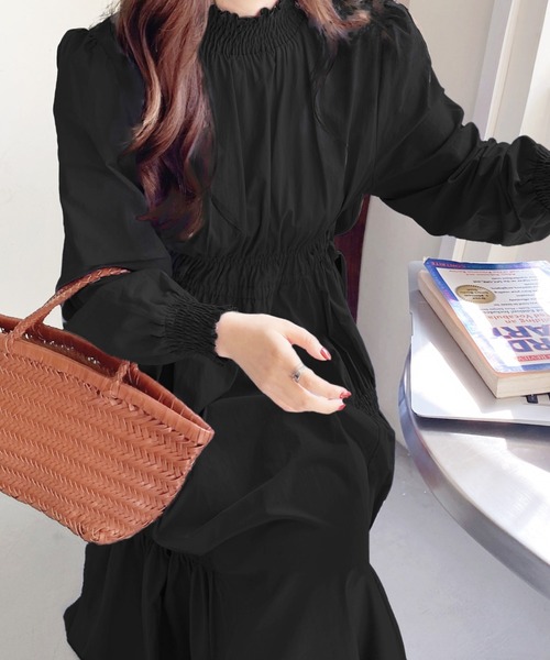 ABITOKYO(アビトーキョー)の「シャーリング ティアード ワンピース(ワンピース・レディース・ホワイト/ライトグレー/ベージュ/パープル/サックスブルー/ダークグレー/ブラック/ネイビー/ブルーグレー・FREE)」の3枚目の写真