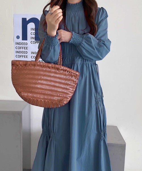 ABITOKYO(アビトーキョー)の「シャーリング ティアード ワンピース(ワンピース・レディース・ホワイト/ライトグレー/ベージュ/パープル/サックスブルー/ダークグレー/ブラック/ネイビー/ブルーグレー・FREE)」の13枚目の写真