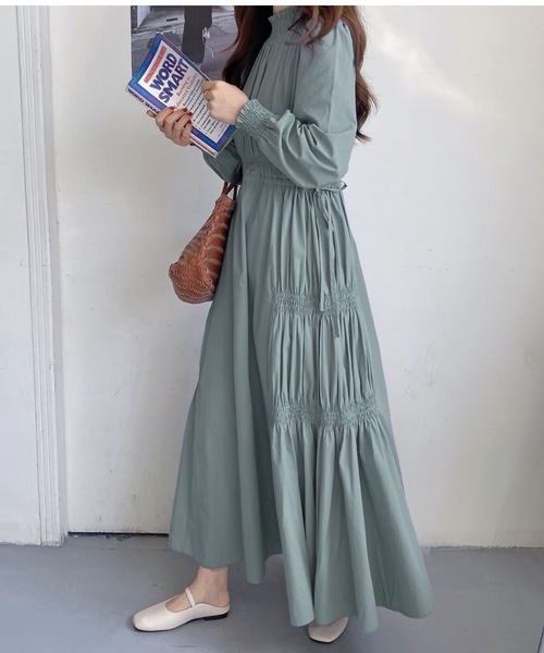 ABITOKYO(アビトーキョー)の「シャーリング ティアード ワンピース(ワンピース・レディース・ホワイト/ライトグレー/ベージュ/パープル/サックスブルー/ダークグレー/ブラック/ネイビー/ブルーグレー・FREE)」の12枚目の写真