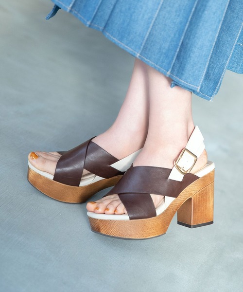 WILLSELECTION(ウィルセレクション)の「クロスプラットフォームサンダル(サンダル・レディース・ダークブラウン/ベージュ・MEDIUM/LARGE/SMALL)」の2枚目の写真