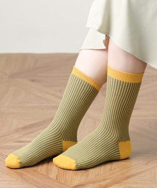 Fun & Daily（ファンアンドデイリー）の「F&D : ナローストライプカラーソックス（ソックス/靴下・レディース・ホワイト/チャコールグレー/ブラック/イエロー/オレンジ/ブルー/ブラウン・FREE）」の7枚目の写真