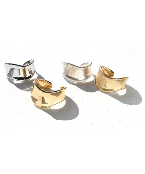 GOLDY（ゴールディ）の「ワイド カーブ メタル バングル（バングル/リストバンド・レディース・シルバー/ゴールド/シルバー系その他/ゴールド系その他・FREE）」の7枚目の写真