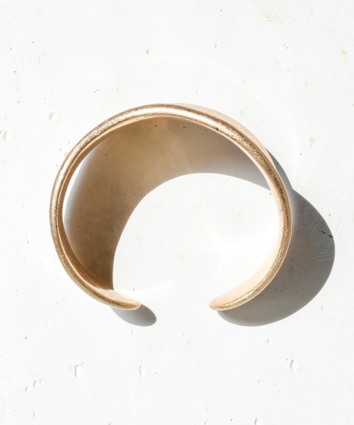 GOLDY（ゴールディ）の「ワイド カーブ メタル バングル（バングル/リストバンド・レディース・シルバー/ゴールド/シルバー系その他/ゴールド系その他・FREE）」の11枚目の写真