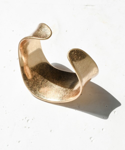 GOLDY（ゴールディ）の「ワイド カーブ メタル バングル（バングル/リストバンド・レディース・シルバー/ゴールド/シルバー系その他/ゴールド系その他・FREE）」の10枚目の写真