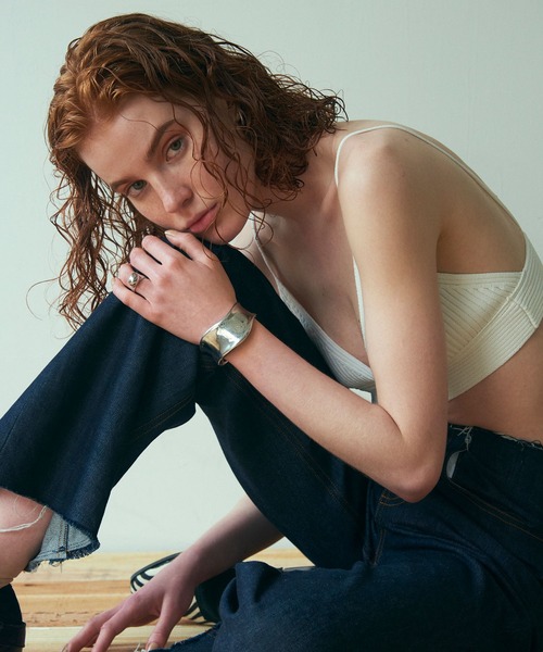 GOLDY（ゴールディ）の「ワイド カーブ メタル バングル（バングル/リストバンド・レディース・シルバー/ゴールド/シルバー系その他/ゴールド系その他・FREE）」の15枚目の写真