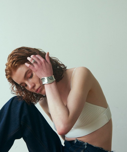 GOLDY（ゴールディ）の「ワイド カーブ メタル バングル（バングル/リストバンド・レディース・シルバー/ゴールド/シルバー系その他/ゴールド系その他・FREE）」の16枚目の写真