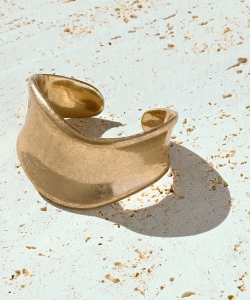 GOLDY（ゴールディ）の「ワイド カーブ メタル バングル（バングル/リストバンド・レディース・シルバー/ゴールド/シルバー系その他/ゴールド系その他・FREE）」の19枚目の写真