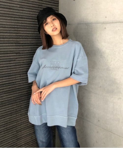 ENVYM（アンビー）の「ピグメントロゴビッグＴｅｅ（Tシャツ/カットソー・レディース・ホワイト/ブラック/ベージュ/ブルー・FREE）」の4枚目の写真