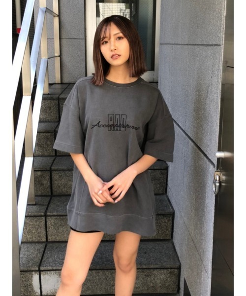ENVYM（アンビー）の「ピグメントロゴビッグＴｅｅ（Tシャツ/カットソー・レディース・ホワイト/ブラック/ベージュ/ブルー・FREE）」の2枚目の写真