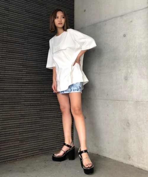 ENVYM（アンビー）の「ピグメントロゴビッグＴｅｅ（Tシャツ/カットソー・レディース・ホワイト/ブラック/ベージュ/ブルー・FREE）」の16枚目の写真