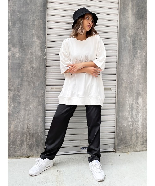 ENVYM（アンビー）の「ピグメントロゴビッグＴｅｅ（Tシャツ/カットソー・レディース・ホワイト/ブラック/ベージュ/ブルー・FREE）」の6枚目の写真