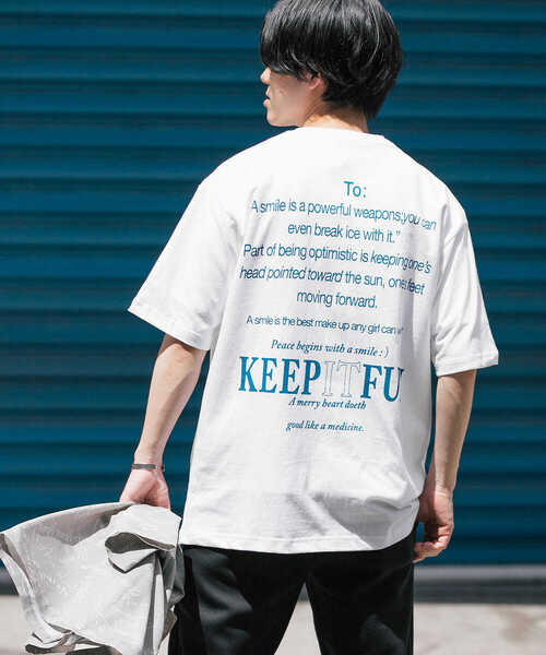 ITEMS URBANRESEARCH(アイテムズ アーバンリサーチ)の「バックロゴプリントTシャツ(Tシャツ/カットソー・メンズ・ブラック/ブルー/レッド・MEDIUM/LARGE)」の1枚目の写真