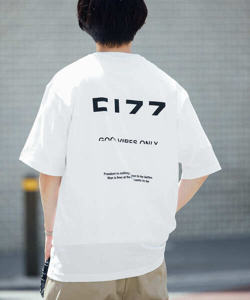 ITEMS URBANRESEARCH(アイテムズ アーバンリサーチ)の「バックロゴプリントTシャツ(Tシャツ/カットソー・メンズ・ブラック/ブルー/レッド・MEDIUM/LARGE)」の4枚目の写真