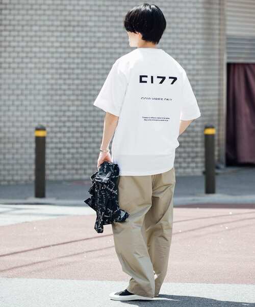 ITEMS URBANRESEARCH(アイテムズ アーバンリサーチ)の「バックロゴプリントTシャツ(Tシャツ/カットソー・メンズ・ブラック/ブルー/レッド・MEDIUM/LARGE)」の5枚目の写真