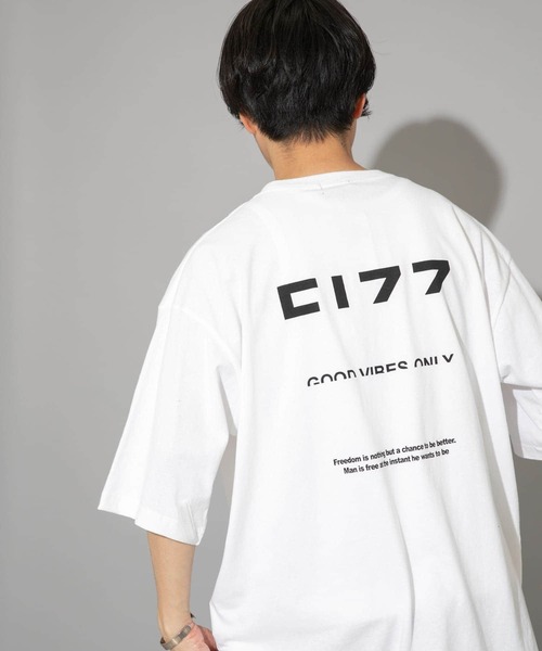 ITEMS URBANRESEARCH(アイテムズ アーバンリサーチ)の「バックロゴプリントTシャツ(Tシャツ/カットソー・メンズ・ブラック/ブルー/レッド・MEDIUM/LARGE)」の6枚目の写真
