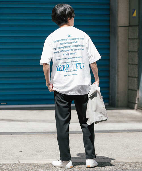 ITEMS URBANRESEARCH(アイテムズ アーバンリサーチ)の「バックロゴプリントTシャツ(Tシャツ/カットソー・メンズ・ブラック/ブルー/レッド・MEDIUM/LARGE)」の9枚目の写真